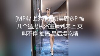 商场隔板女厕全景偷拍多位美女嘘嘘还有一位女神级的小姐姐 (5)