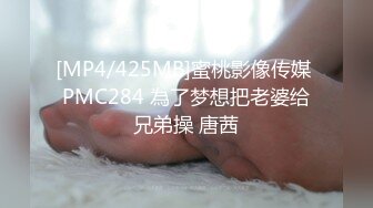 《极品CP魔手外购》潜入女厕赤裸裸拍脸拍逼各种美女小姐姐方便~制服女的蕾丝内简直太惹火美女高崛屁股给你拍 (2)