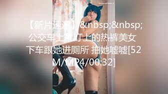 STP33231 穿上高跟陪狼友發騷，顏值不錯的美女模特跟狼友互動撩騷聽指揮大秀直播，揉奶玩逼敞開腿掰開騷穴給狼友看