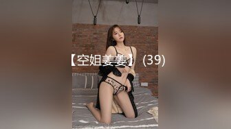 小吃街一路跟踪抄底美女白领穿着透明内裤隐约看到一坨黑B毛