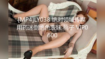 [MP4/ 240M] 美女3P 被两根大肉棒轮流猛怼 身材不错 大奶子 无毛鲍鱼