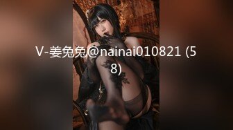 酒店女厕偷拍美女服务员只顾玩手机转圈围拍