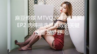 调教金黄头发的骚妇，真是老熟女，中途还接了个电话