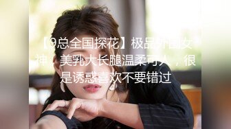 网红级新人美女骚话很多，宝贝我给你足交，掏出粉嫩奶子骚穴，娇喘呻吟嗲嗲，振动棒磨蹭，进出抽插很紧